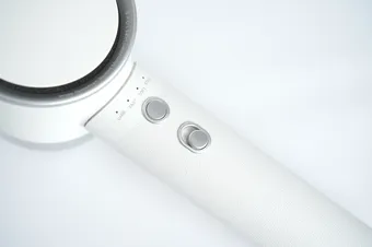 zuvi halo ヘアドライヤーHS100動作確認済み 光エネルギーを利用した次世代ヘアドライヤー「Zuvi Halo」に